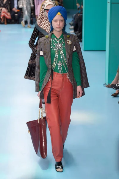 Look 53